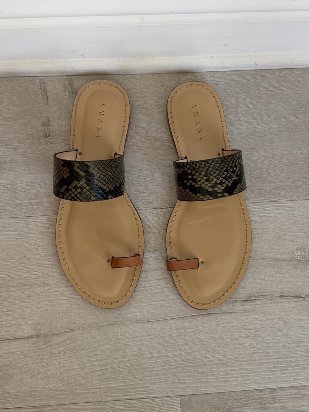 Amanu snake print sandals